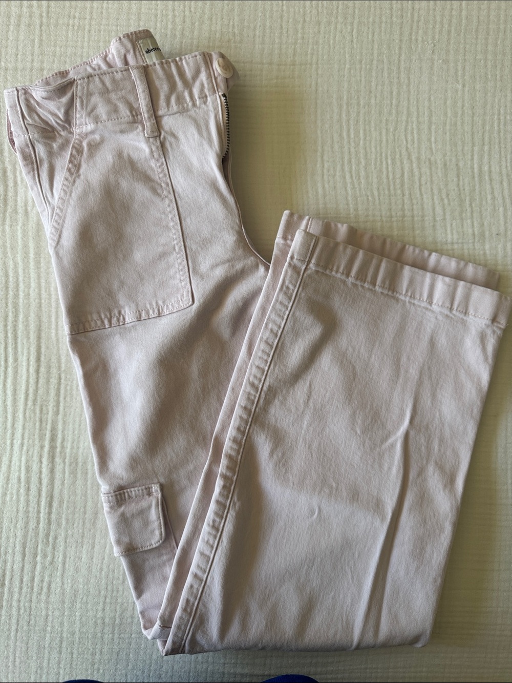 Abercrombie kids Pale Pink Straight-Leg Cargo Pants. Size 11/12 Long. Like new